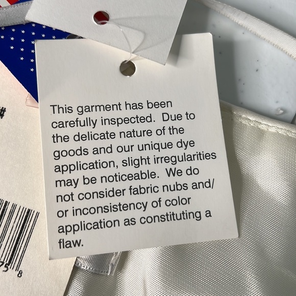 Ivory wedding gown with embroidered ivy pattern - Picture 7 of 9